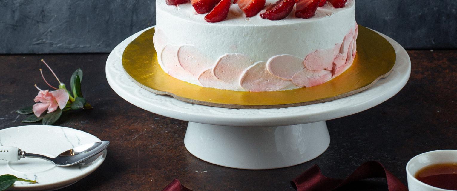 Strawberry Cake – A Yummy-licious Bake